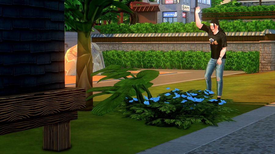 家の中を引きで見ていたら家の前に見たような人影を発見